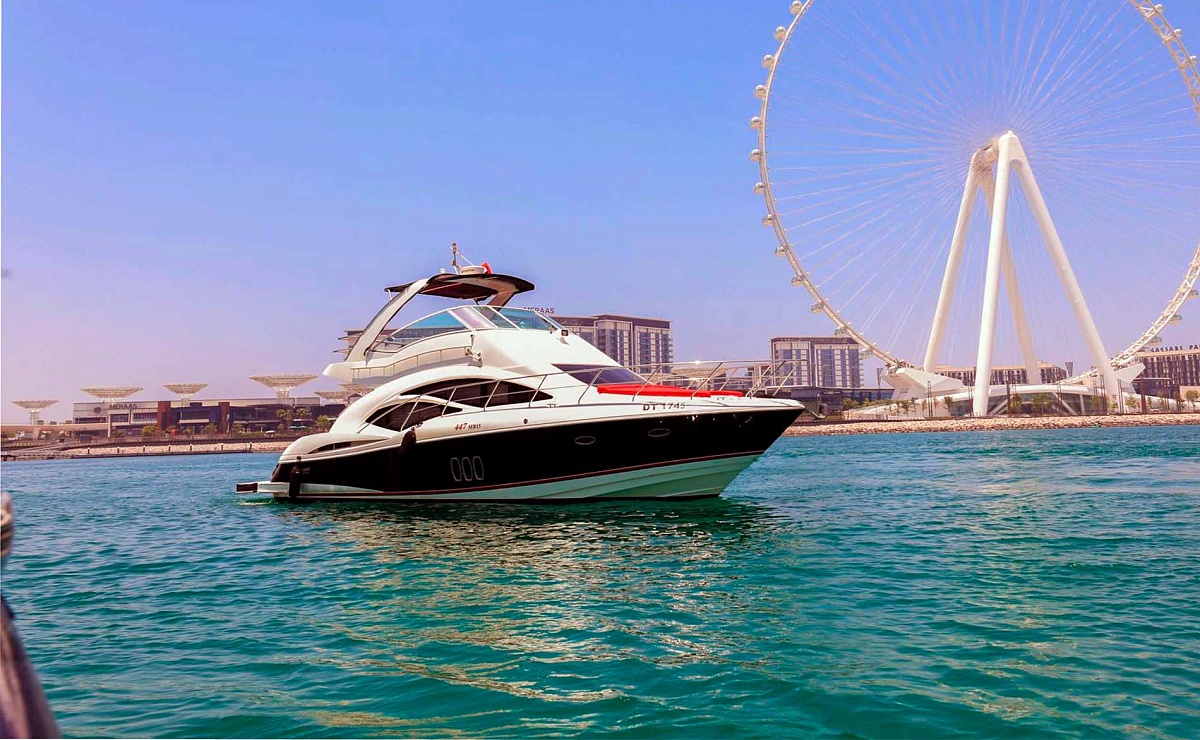 Аренда моторной яхты Cruiser 47 AMMOS в Дубае